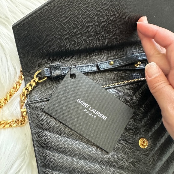 Saint Laurent Grain de Poudre Envelope Wallet on Chain - Picture 5 of 15
